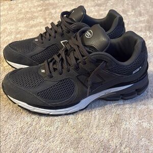 New Balance 2002R Running Sneakers with Mesh Upper and Cushioned Sole SZ 11.5